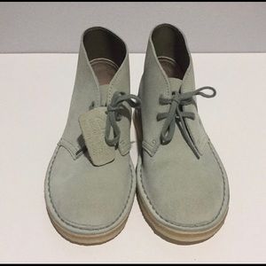 Clark’s Desert Boots Pale Green Wmns size 6.5